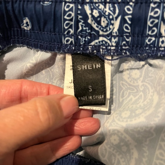 2/$15 Shein Blue Paisley Shorts Size Small - Picture 5 of 8